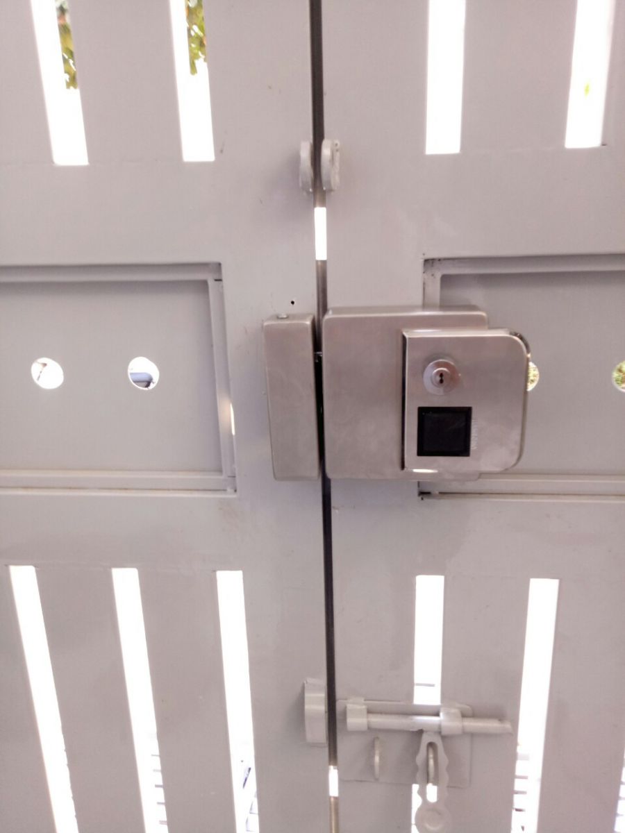 Lắp đặt khóa cửa cổng vân tay Viro VR-1300